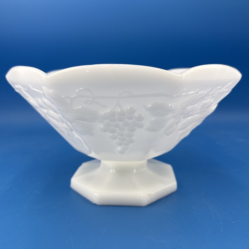Anchor Hocking Milk Glass Scalloped Grape Leaves Pattern Pedestal Fruit Bowl